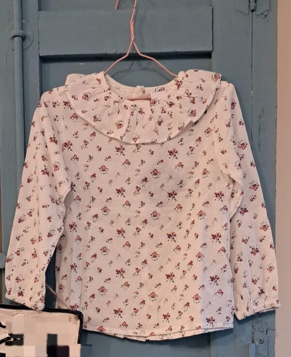 Blusa cuello volante flores